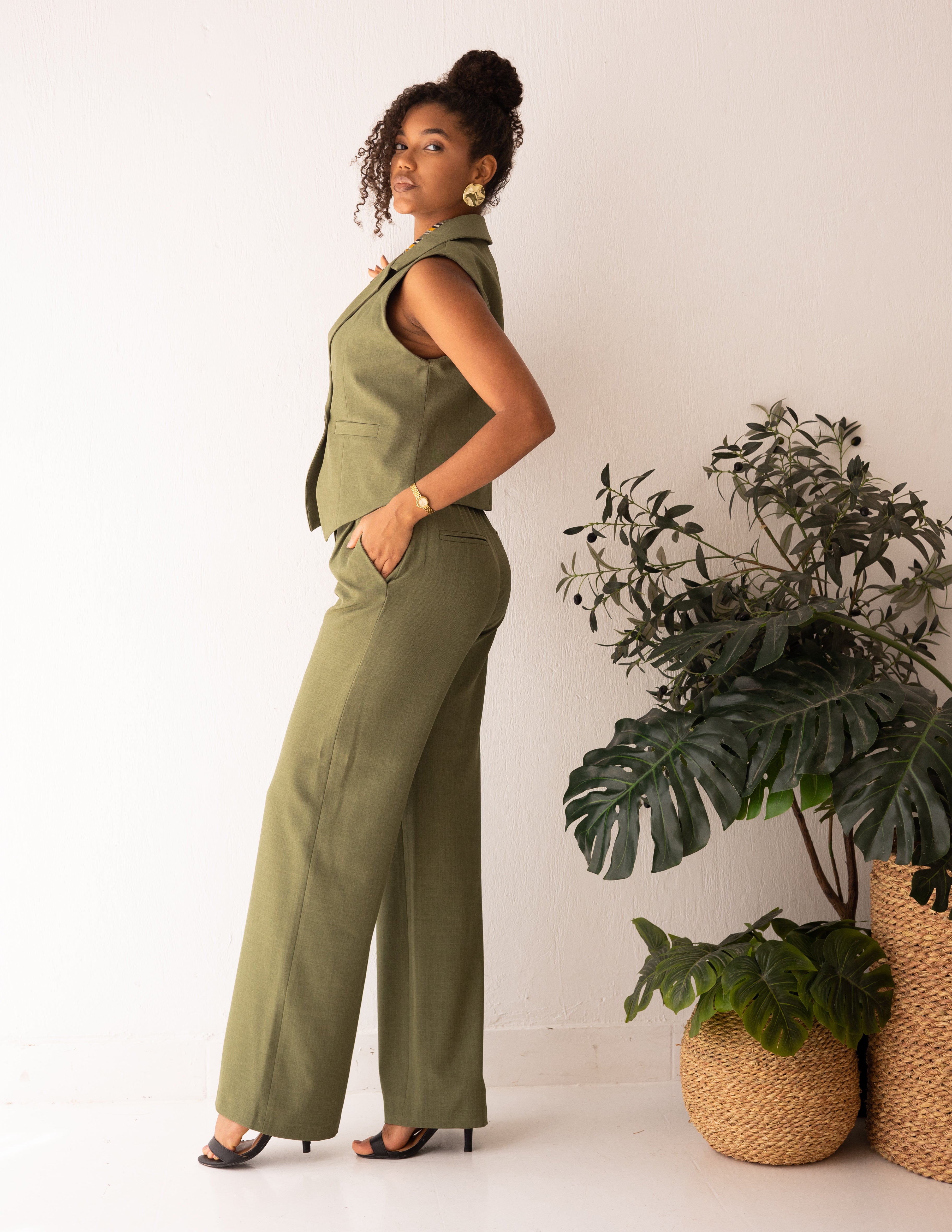 سترة قصيرة مزدوجة الصدر من Olive Glamour