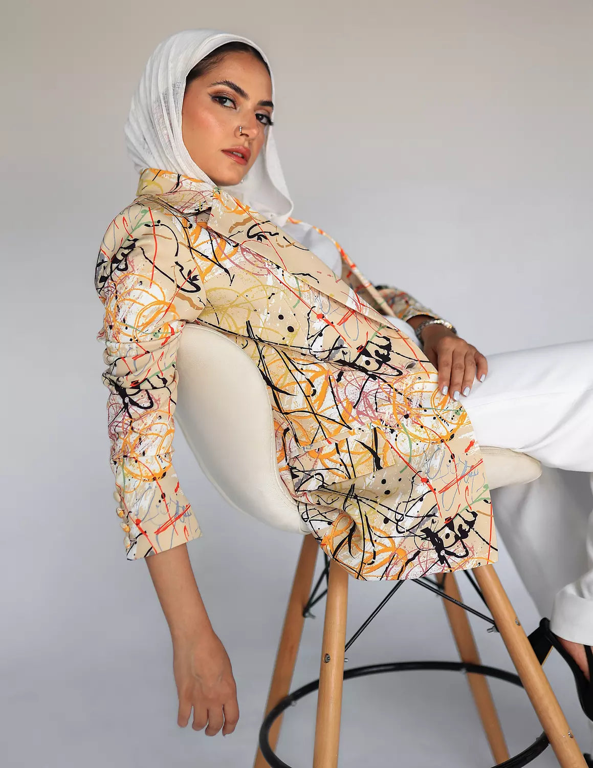 سترة مطبوعة برسومات جرافيتي